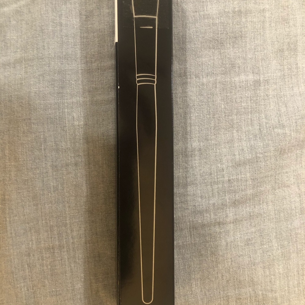 Laura Mercier camouflage powder brush